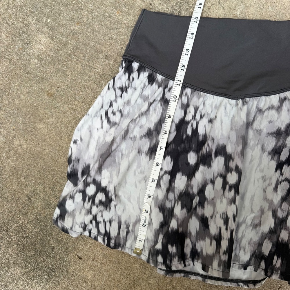 AERIE | OFFLINE Women Skort M Black White Abstract Print Athleisure Tennis Skirt - Picture 4 of 4